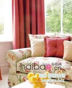 用床上用品和沙发软布艺装饰把家里打扮得温馨漂亮