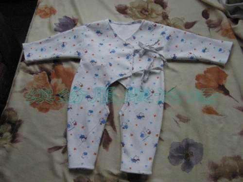 给我家宝宝女儿做的婴儿连体衣服，没有缝纫机整件手缝的