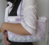 用针织布做的淡紫色手提包