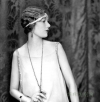 《唐顿庄园》从20世纪初的流行时尚风，分析屯里姑娘们的服饰