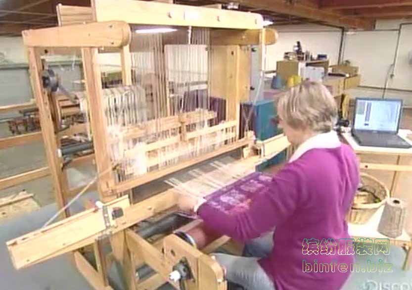木制的手工织布机的制造过程